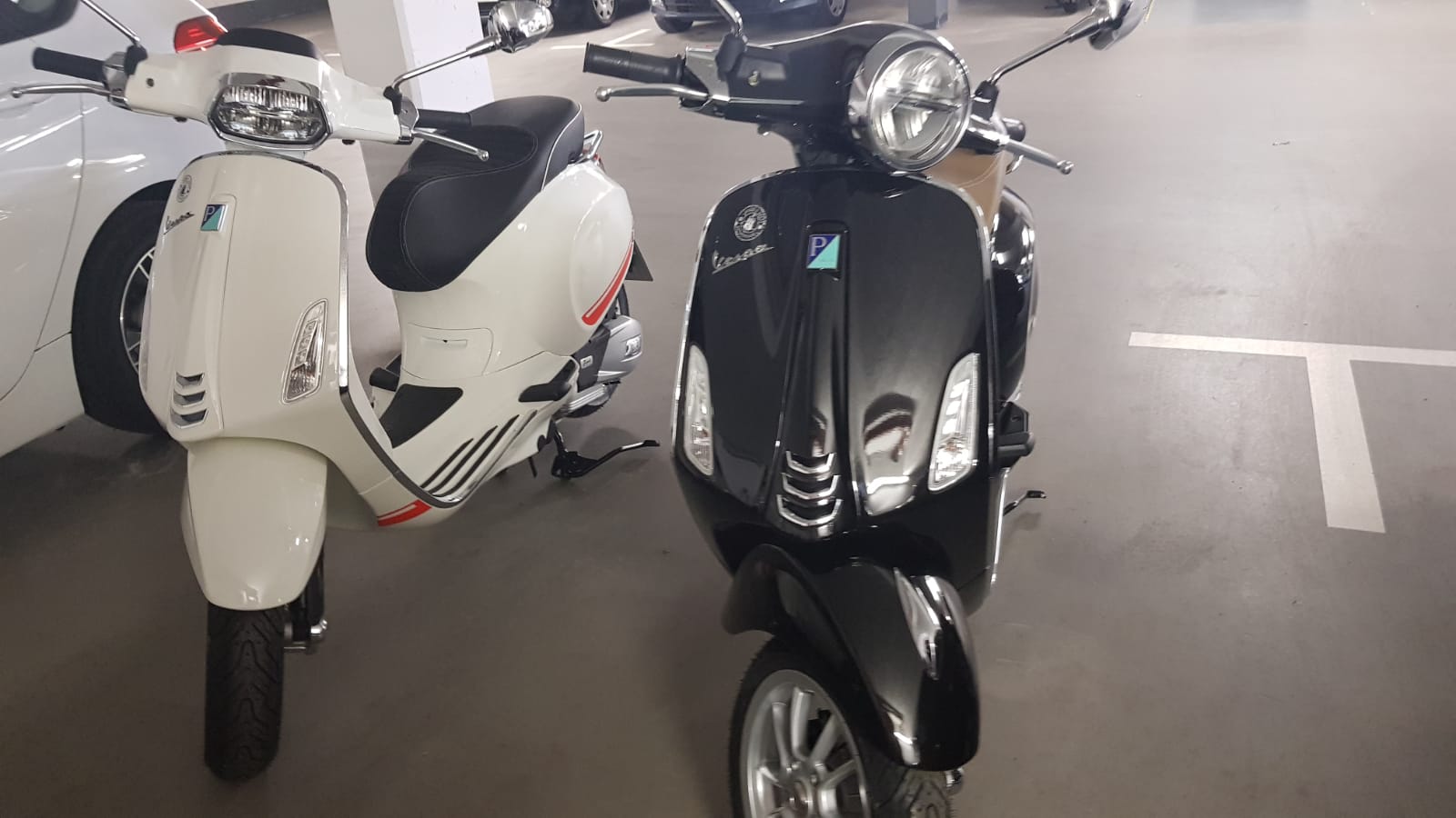 Vespa Sprint 125 3V iGet ABS (weiß ist meine, schwarz meine Frau)