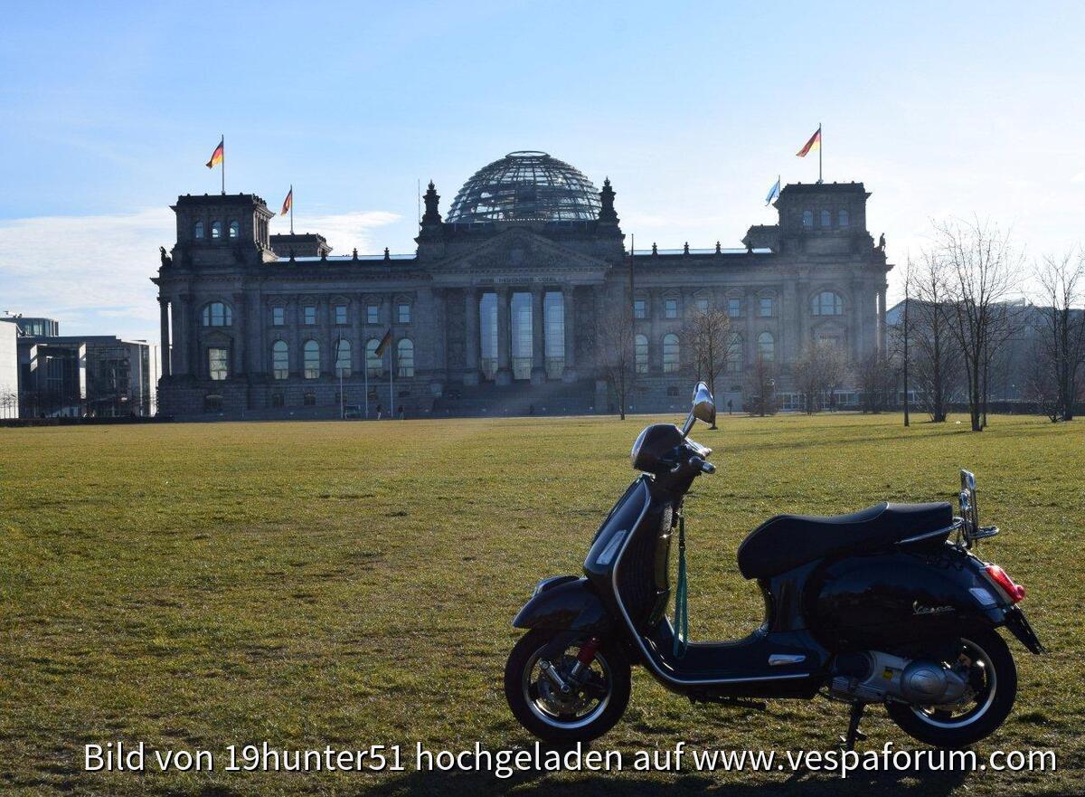 Berlin ist eine Reise wert... Reichstag - Vespa GTS 300