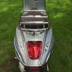 Vespa Primavera Touring Heck mit Sturtzbügeln