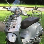 Vespa Primavera Touring 2T mit seitlichen Sturtzbügeln Bj. 2016